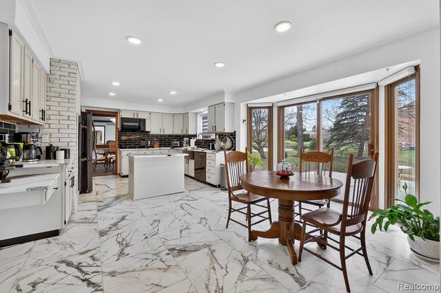 29801 Deer Run, Farmington Hills, MI 48331