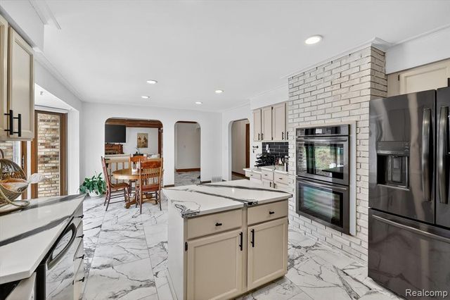 29801 Deer Run, Farmington Hills, MI 48331