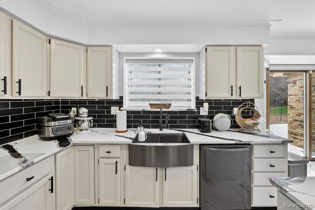 29801 Deer Run, Farmington Hills, MI 48331