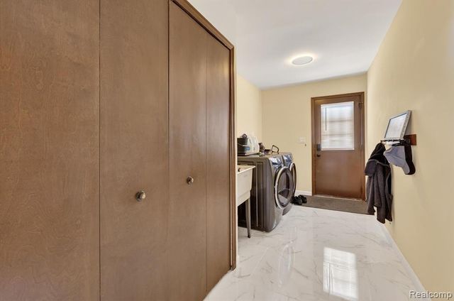 29801 Deer Run, Farmington Hills, MI 48331