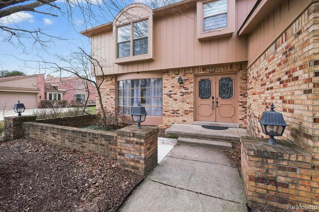 29801 Deer Run, Farmington Hills, MI 48331