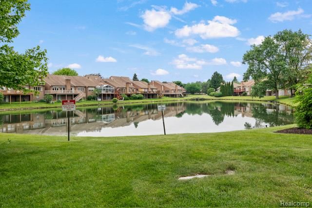 29801 Deer Run, Farmington Hills, MI 48331