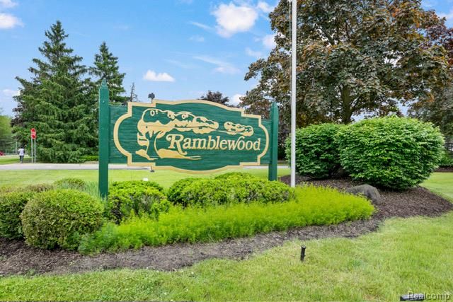 29801 Deer Run, Farmington Hills, MI 48331