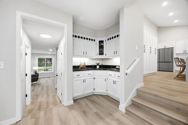 9281 Amsden Way, Eden Prairie, MN 55347