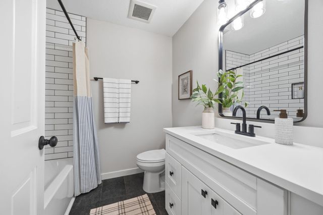 9281 Amsden Way, Eden Prairie, MN 55347
