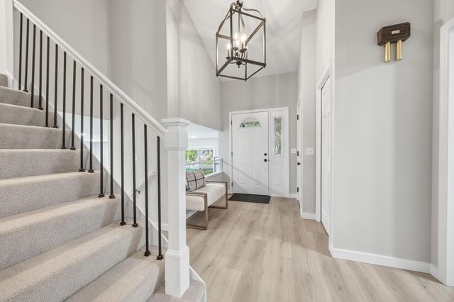 9281 Amsden Way, Eden Prairie, MN 55347