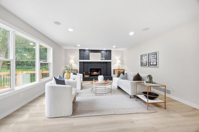 9281 Amsden Way, Eden Prairie, MN 55347