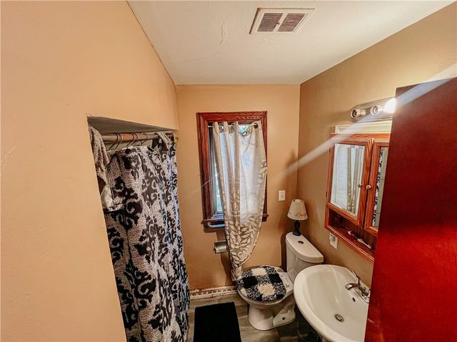 1638 Shady Dr, Farrell, PA 16121