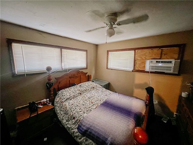 1638 Shady Dr, Farrell, PA 16121