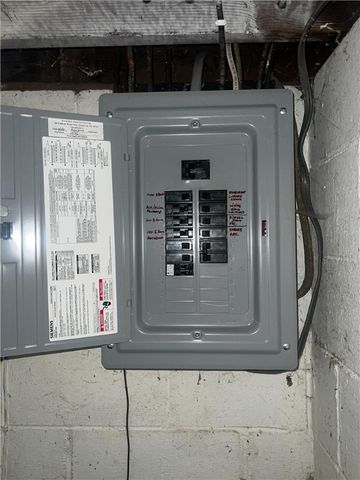 1638 Shady Dr, Farrell, PA 16121