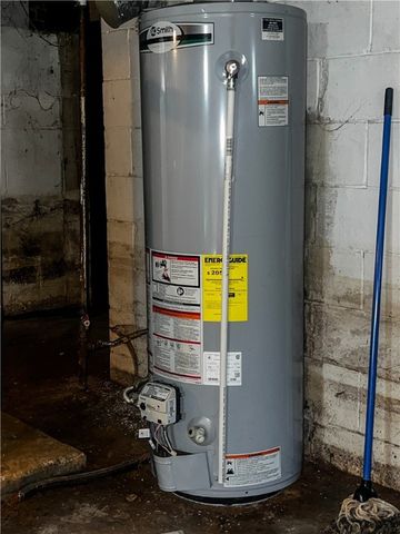 1638 Shady Dr, Farrell, PA 16121