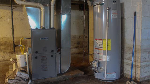 1638 Shady Dr, Farrell, PA 16121