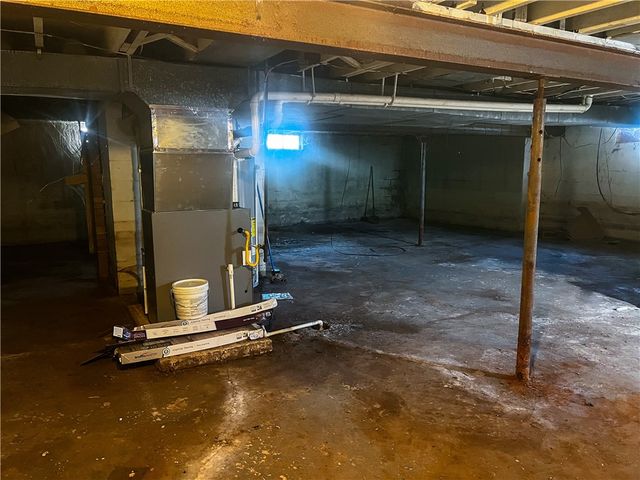 1638 Shady Dr, Farrell, PA 16121