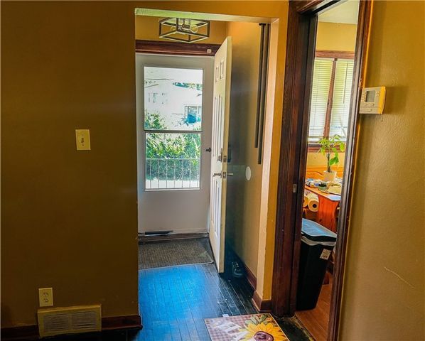 1638 Shady Dr, Farrell, PA 16121