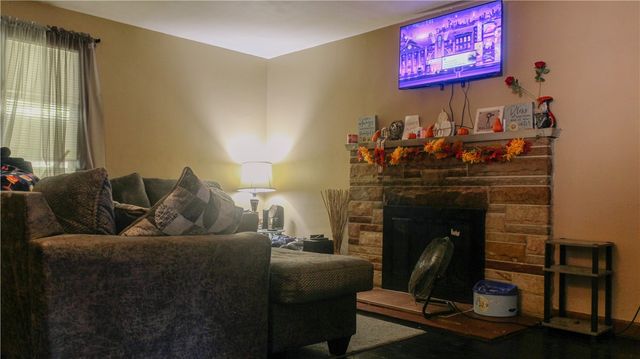 1638 Shady Dr, Farrell, PA 16121