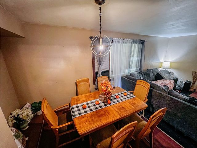 1638 Shady Dr, Farrell, PA 16121