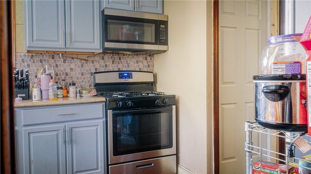 1638 Shady Dr, Farrell, PA 16121