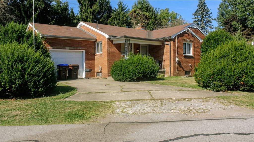 1638 Shady Dr, Farrell, PA 16121