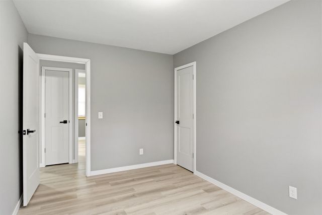 1232 Valley View Dr NW, Minot, ND 58703