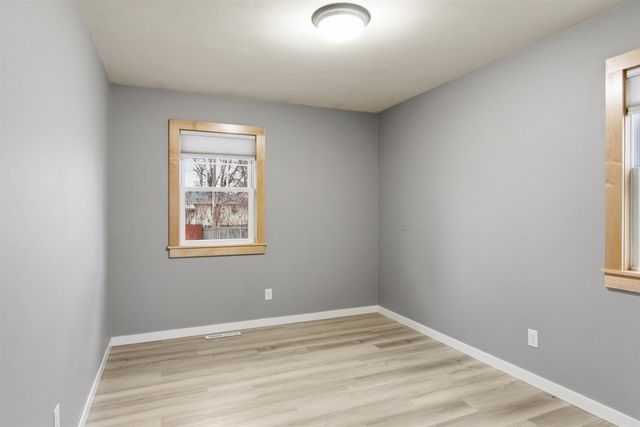 1232 Valley View Dr NW, Minot, ND 58703