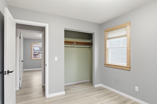 1232 Valley View Dr NW, Minot, ND 58703