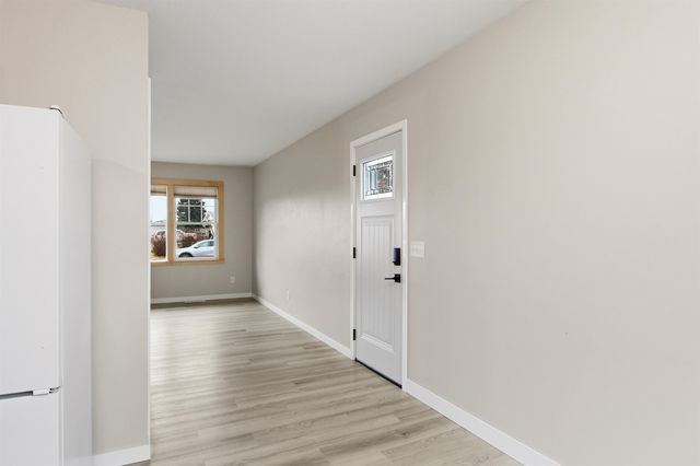 1232 Valley View Dr NW, Minot, ND 58703