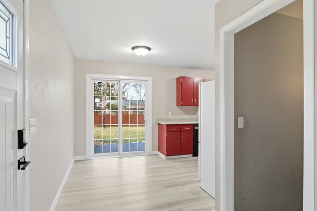 1232 Valley View Dr NW, Minot, ND 58703