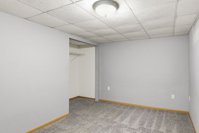 1232 Valley View Dr NW, Minot, ND 58703