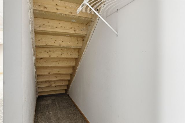 1232 Valley View Dr NW, Minot, ND 58703