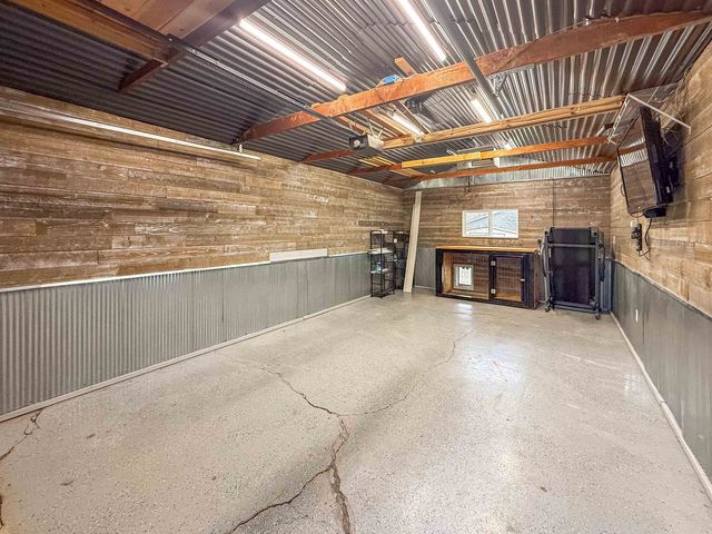 1232 Valley View Dr NW, Minot, ND 58703