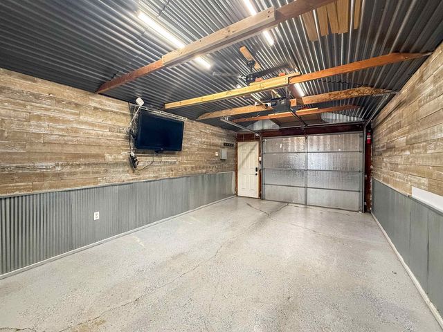 1232 Valley View Dr NW, Minot, ND 58703