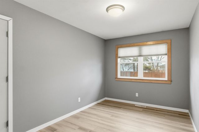 1232 Valley View Dr NW, Minot, ND 58703