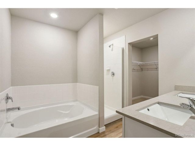 48270 Shetland Dr, Bennett, CO 80102