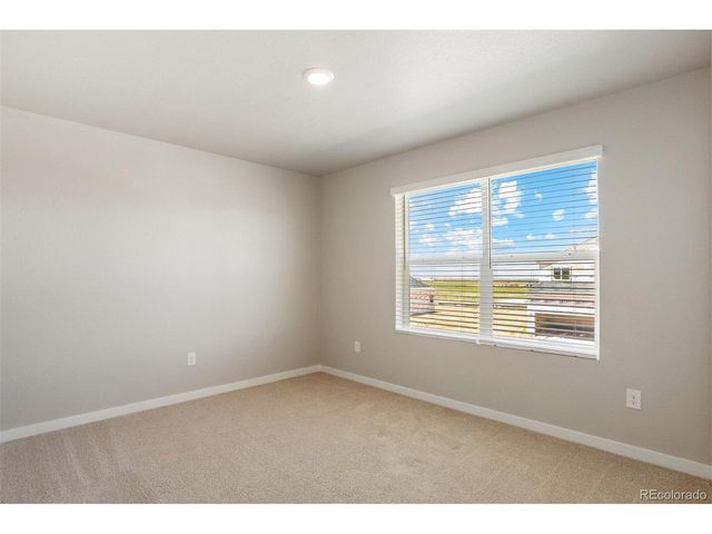 48270 Shetland Dr, Bennett, CO 80102