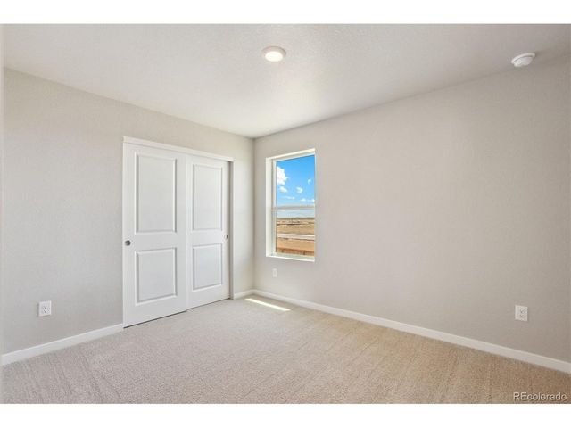 48270 Shetland Dr, Bennett, CO 80102