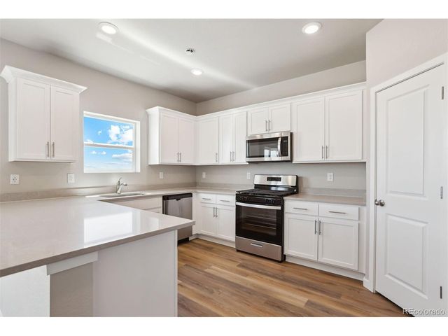 48270 Shetland Dr, Bennett, CO 80102