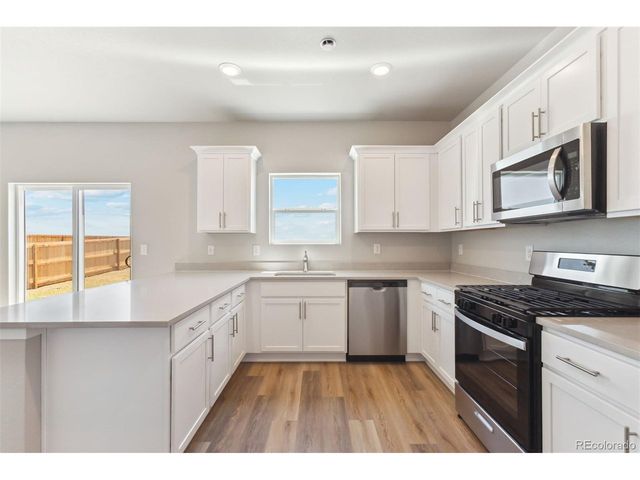 48270 Shetland Dr, Bennett, CO 80102