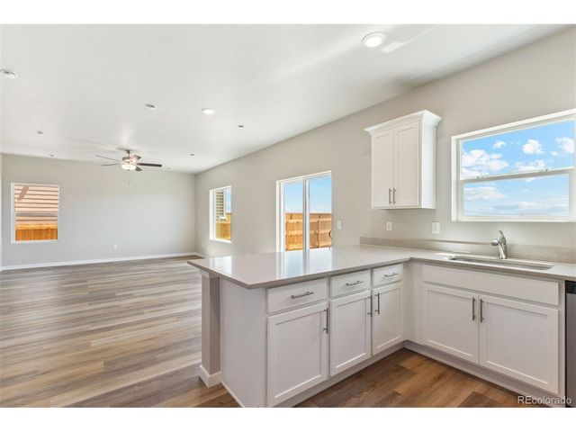 48270 Shetland Dr, Bennett, CO 80102