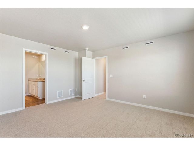 48270 Shetland Dr, Bennett, CO 80102