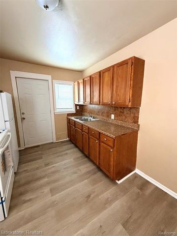 460 Nevada Avenue, Pontiac, MI 48341