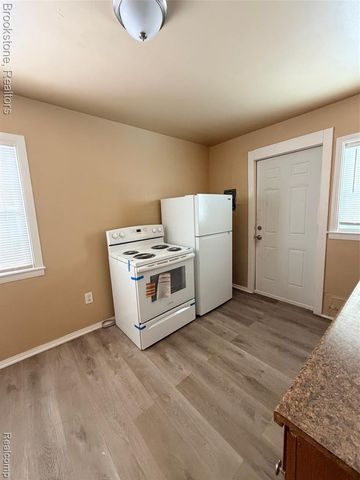 460 Nevada Avenue, Pontiac, MI 48341