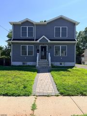 66 Edward Ct, Clifton City, NJ 07011