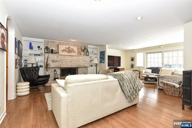 30 Chestnut Ridge Road, Saddle River, NJ 07458