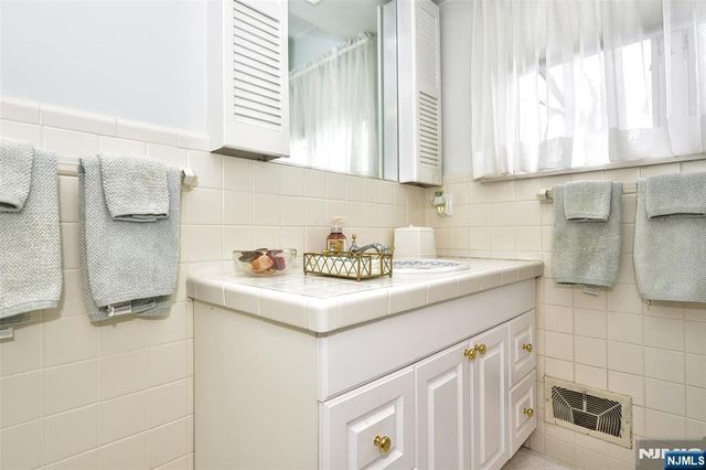 30 Chestnut Ridge Road, Saddle River, NJ 07458