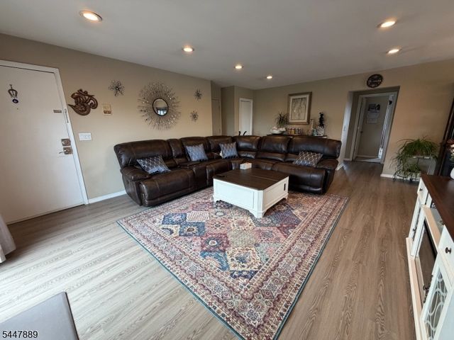 680 Union Ave E6, Belleville Twp., NJ 07109