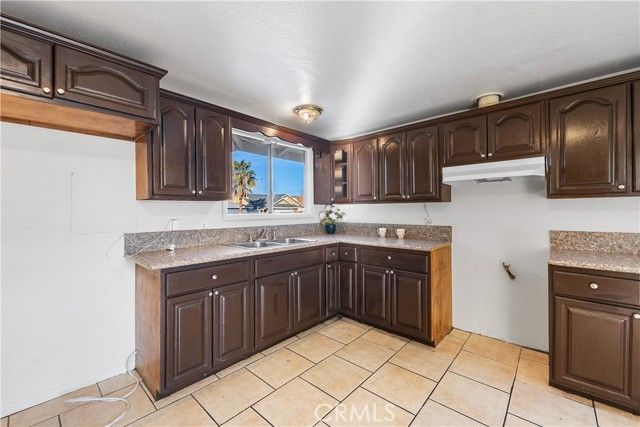 1252 E Avenue R6, Palmdale, CA 93550