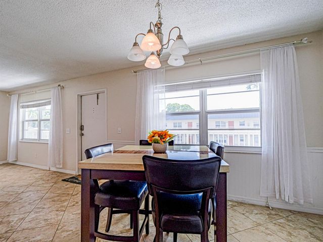 923 22nd Place 219, Vero Beach, FL 32960