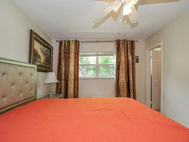 923 22nd Place 219, Vero Beach, FL 32960