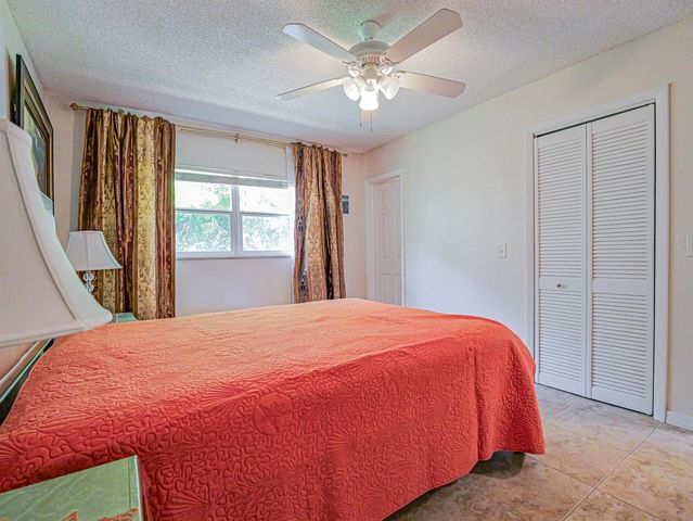923 22nd Place 219, Vero Beach, FL 32960