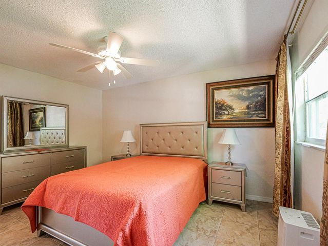 923 22nd Place 219, Vero Beach, FL 32960